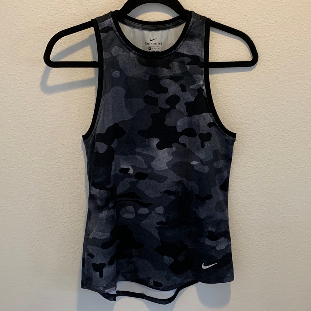 Nike Woman’s Camo Style Black&Gray Tank. XS. Excellent Condition.